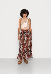 Vero Moda VMSIMPLY EASY SKIRT - Saia comprida - night sky