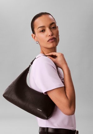 Calvin Klein EMBLEM PERFOR BAG - Handtasche - black