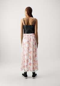VILA VIFALIA SKIRT - sukňa v tvare A - birch/red/orange