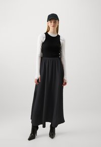 Pieces PCKLARISA LONG SKIRT - Maxi szoknya - black