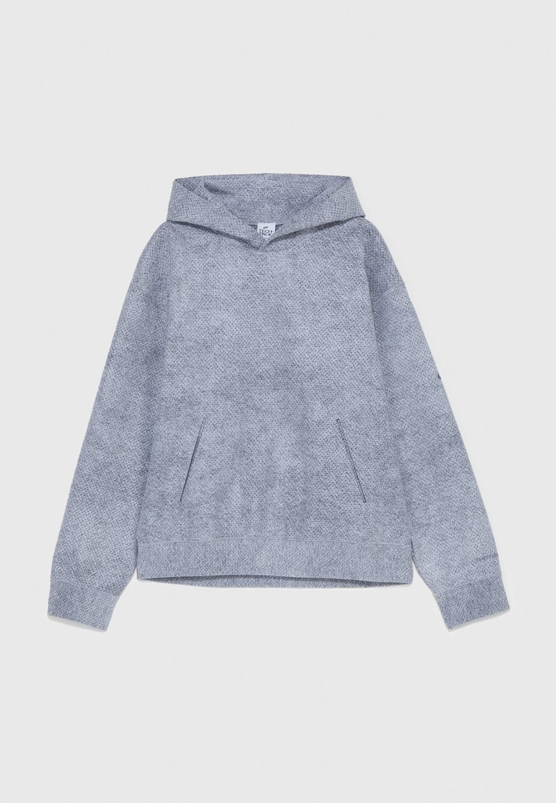 Szara bluza z kapturem wykonana z teksturowanej tkaniny. Posiada kieszeń z przodu i ściągacze na rękawach. Minimalistyczny design bez widocznych logo.