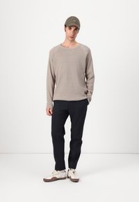 DRYKORN TITZIAN - Pulover - brown