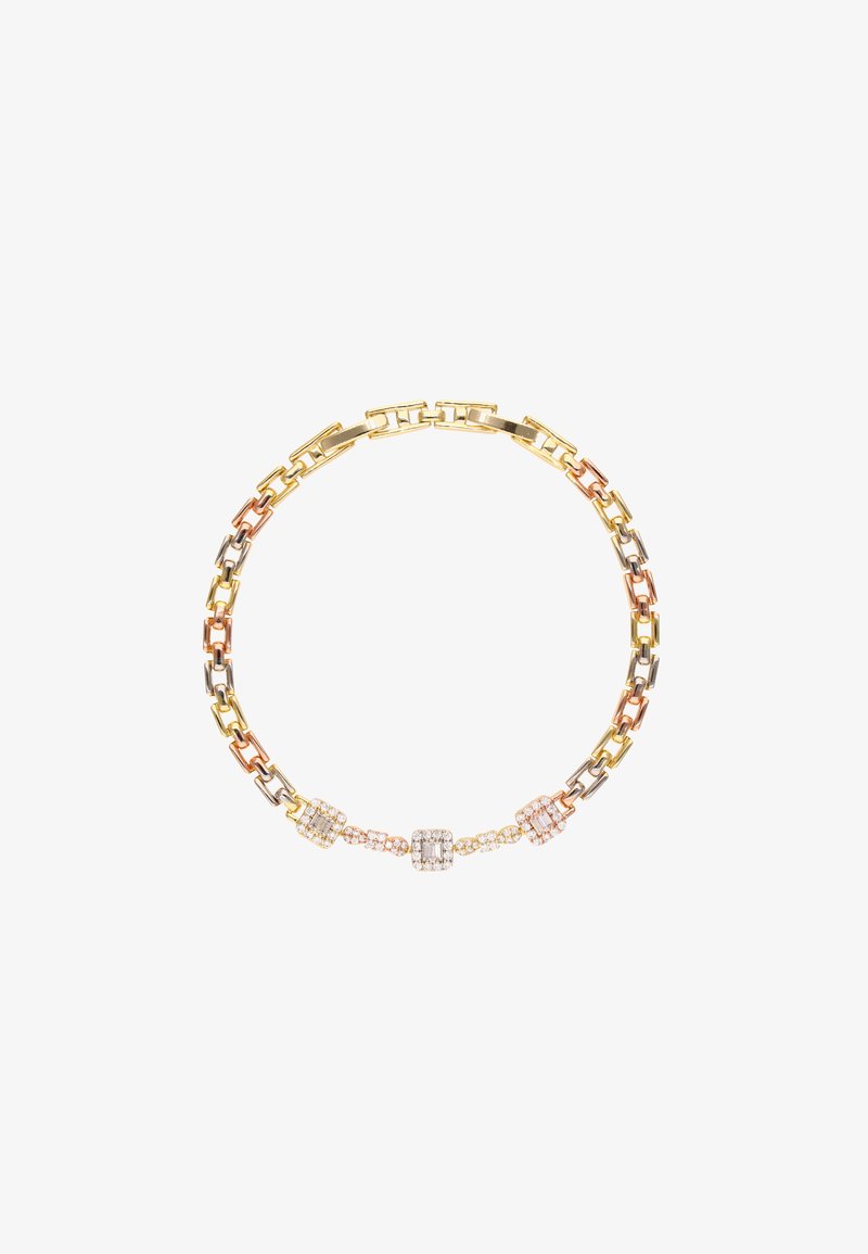 Lagkæde i guld, sølv og rosaguld med vekslende led, der har tre akcenter af kubisk zirkonia i forskellige størrelser.