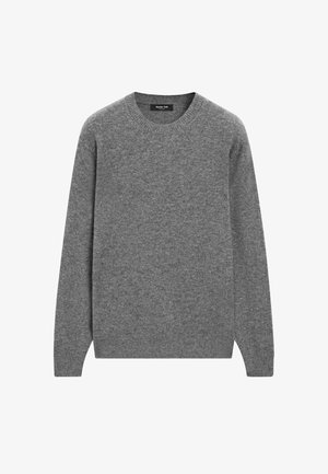 Jasnoszary sweter z miękkiego materiału, z długimi rękawami i okrągłym dekoltem. Prosty, nieozdobiony design z prążkowanymi mankietami i dołem.