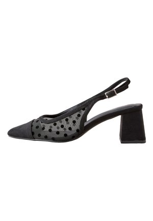 Zapato slingback negro con tacón de bloque, punta puntiaguda y laterales de malla transparente con lunares y correa ajustable con hebilla.