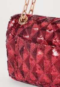 Vanessa Bruno EXCLUSIVE MOON SEQUINS - Olkalaukku - red