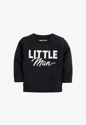 Sudadera negra de manga larga para niño pequeño con texto blanco "LITTLE Man" impreso en el frente en fuentes en negrita y script.