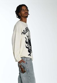 Ed Hardy SKULL IN FLAMES JAQUARD - Strickpullover - ecru black