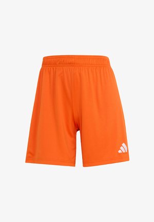 Feloranje sportshorts met elastische tailleband en een klein wit logo op het onderste rechterbeen tegen een witte achtergrond.