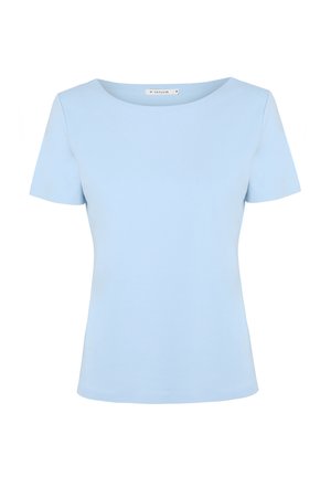 Világoskék, rövid ujjú póló, kerek nyakkivágással, puha anyagból készült, egyszerű designnal, látható minták vagy díszítések nélkül.