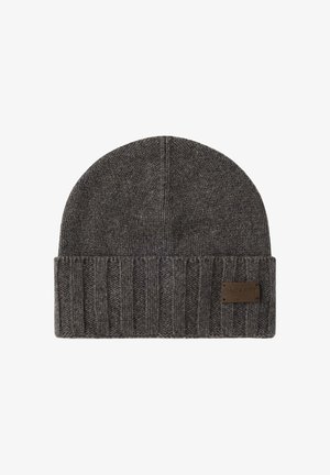 Bonnet en tricot gris avec un revers côtelé. Présente une texture lisse et une petite étiquette en cuir sur le côté avec le nom de la marque.