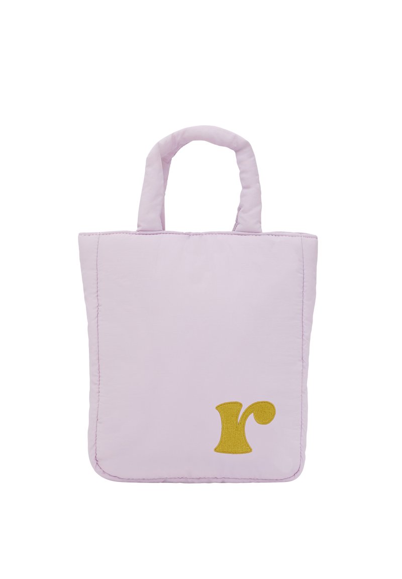 Lys pink tote bag med et polstret design, der har et gult broderet bogstav "r" på fronten. To solide håndtag til bæring.