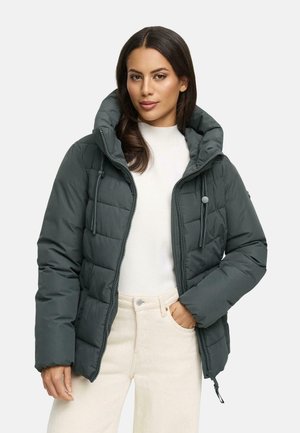 Veste matelassée vert foncé avec fermeture éclair à l'avant, grande capuche et motif matelassé. Matériau léger, poignets ajustés et deux poches avant.