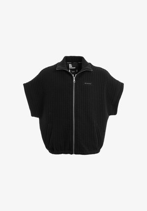 Chaqueta negra acolchada de manga corta con cremallera, cuello alto y dos bolsillos delanteros, dobladillo elástico y pequeño detalle de parche en el pecho.