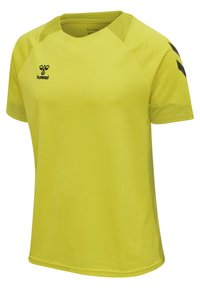 Gele sportshirt met korte mouwen met zwart Hummel-logo op de borst en chevron-design op de mouw, gemaakt van ademend materiaal.