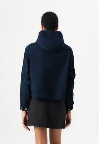 Tommy Jeans TJW BADGE HOODED JACKET - Chaqueta de entretiempo - dark night navy
