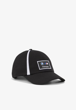 Casquette de baseball noire avec des rayures blanches sur les côtés et un patch à l'avant affichant le logo BMW et le texte "Motorsport". Fabriquée en tissu durable.