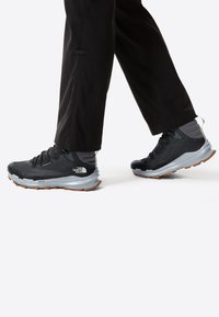The North Face - VECTIV FASTPACK MID FUTURELIGHT - Hiking shoes - asphalt grey tnf black Thumbnail Image 1