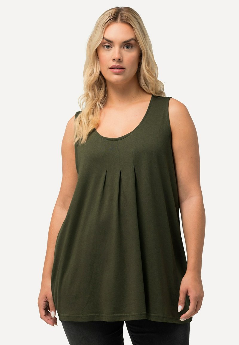 Top senza maniche verde scuro con scollatura a barchetta, caratterizzato da pieghe sottili sulla parte frontale e vestibilità comoda. Realizzato in tessuto morbido e leggero.