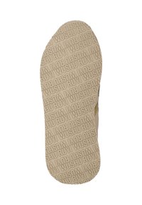 Sola di una sneaker, gomma beige con ripetizione di testo in rilievo "WUSHU RUN" in un motivo a griglia, bordi arrotondati, texturizzata per una presa migliore.
