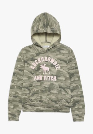 Zielona i szara bluza z kapturem w kamuflażu z przednią kieszenią, różowym logo Abercrombie and Fitch oraz grafiką łosia, zaprojektowana dla dzieci.