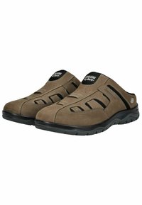 Hnědé semišové slip-on boty s polstrovanými černými vložkami, s postranními výřezy a černými gumovými podrážkami pro lepší trakci.