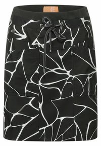 Černá sukně s velkým bílým abstraktním vzorem, vybavená šňůrkovým pasem, dvěma předními kapsami a hladkou texturou látky.
