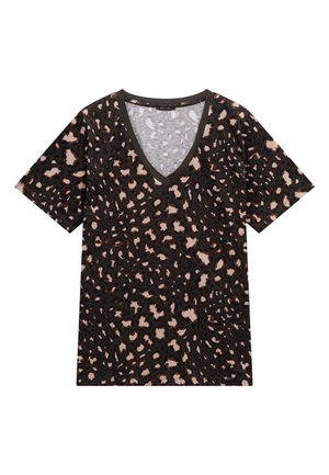 T-shirt marron à col en V avec un imprimé léopard et des accents foncés, manches courtes et texture douce. Présente une bordure contrastante au niveau du col.