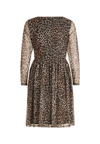 Robe à imprimé léopard avec des manches longues, un col rond, une taille froncée et une jupe évasée, fabriquée dans un tissu léger et transparent.