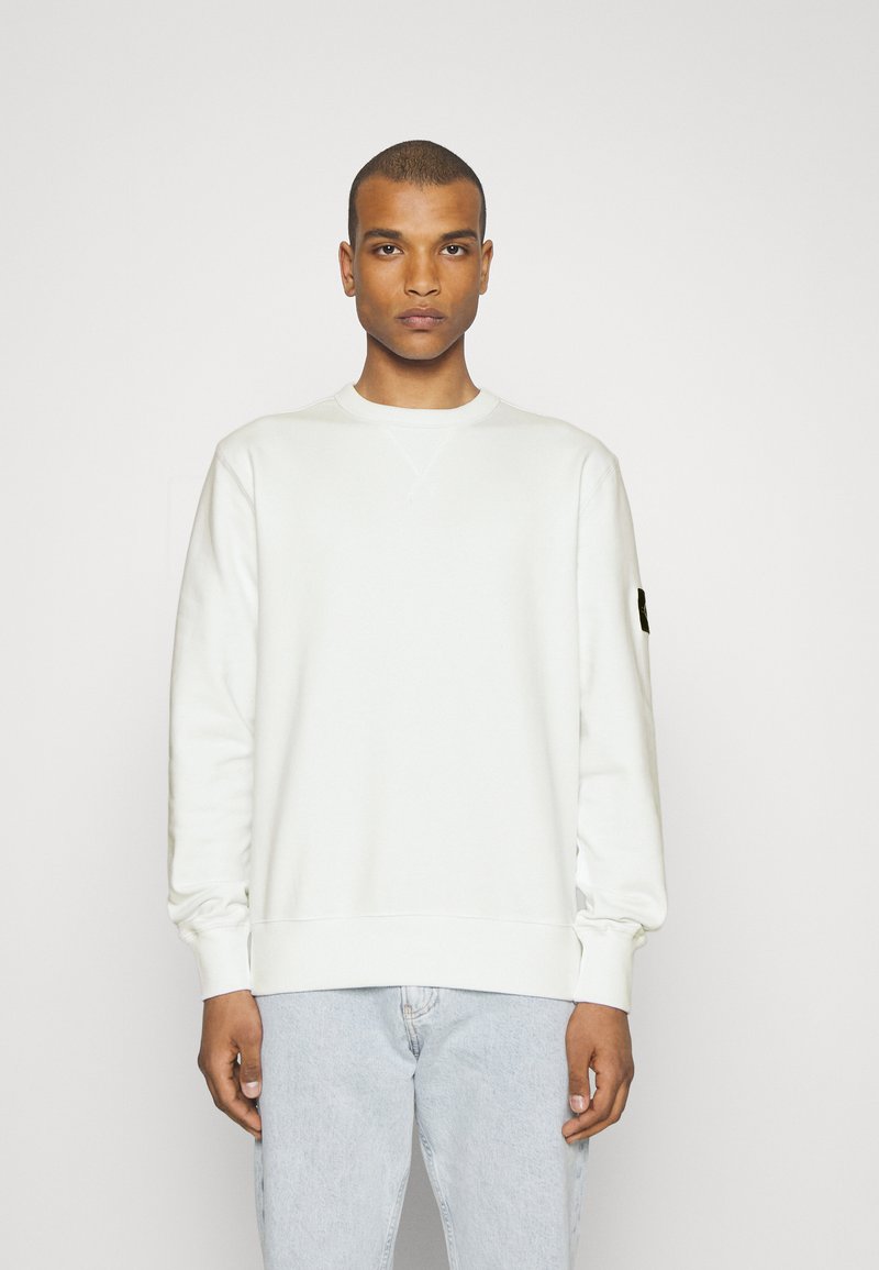 Calvin Klein Jeans BADGE CREW NECK - Sudadera - bright white/blanco ...