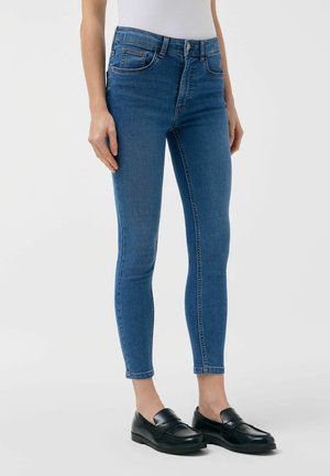 - Jeansy Skinny Fit