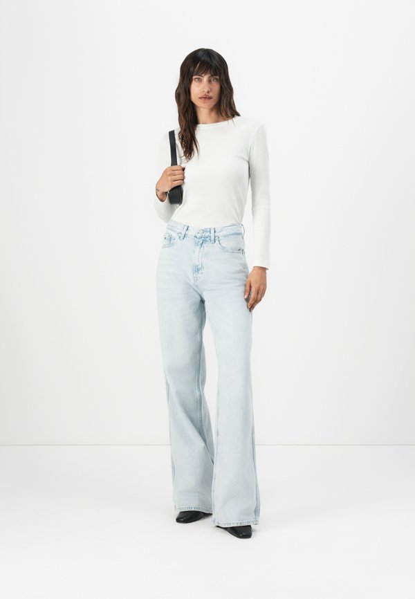 CLAIRE  - Relaxed fit jeans - denim ultra light4