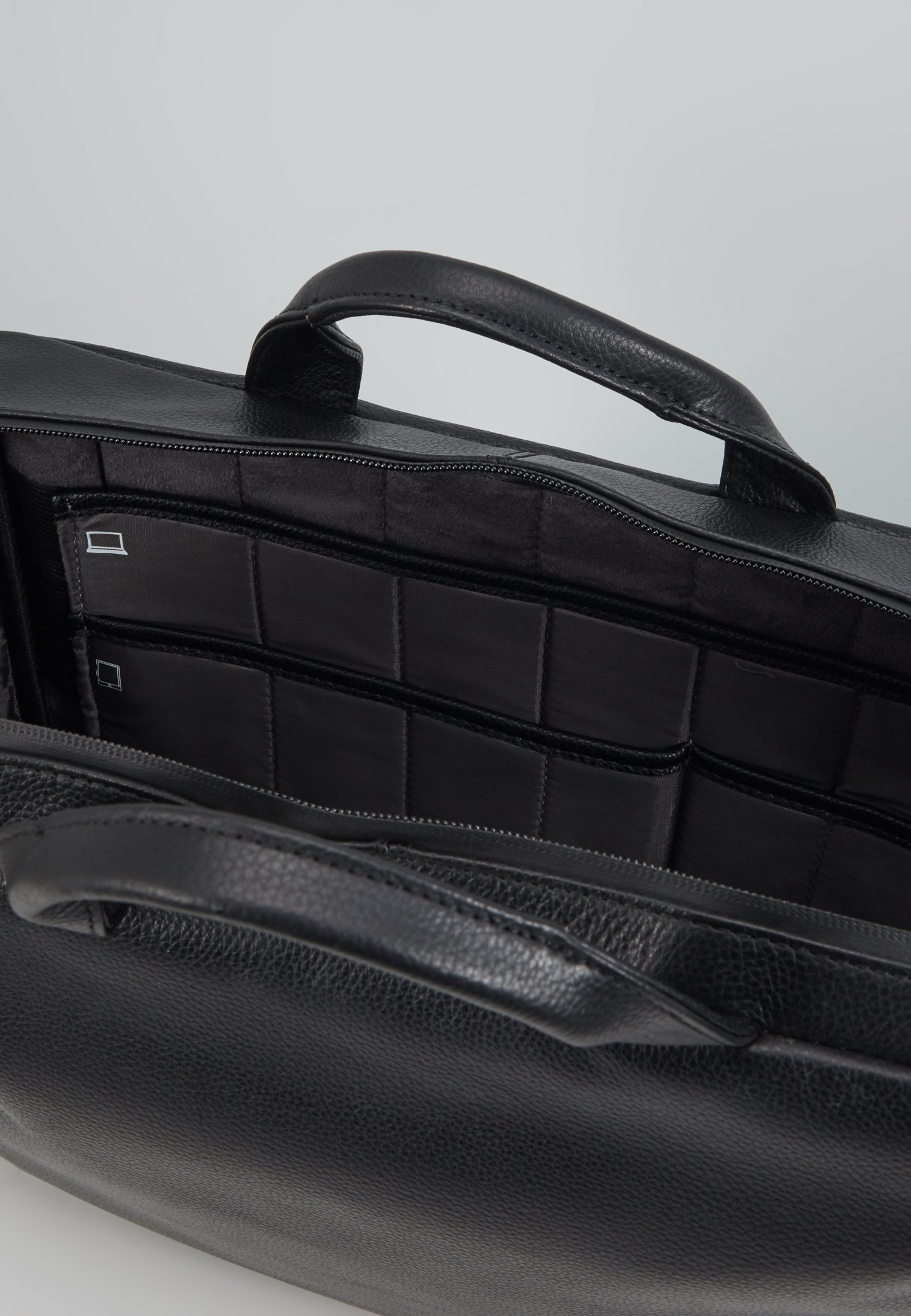 Jost HYBRID BUSINESS BAG PEBBLE Dataveske black Zalando.no Jost MALMÖ TRAVELBAG Weekendveske black Zalando.no