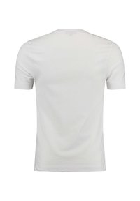 T-shirt bianca in cotone con scollo rotondo e maniche corte. Tessuto liscio, senza motivi né grafiche. Design semplice, adatto per essere indossato a strati.