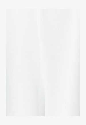 Biały materiał o gładkiej, matowej teksturze; brak widocznych wzorów lub ozdób. Materiał wydaje się lekki i zwiewny.