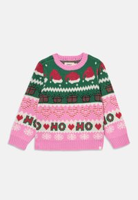Maglione di Natale verde e rosa con motivi di cappelli di Babbo Natale, scatole regalo, cuori a forma di bastoncino di zucchero, fiocchi di neve e testo "HO HO HO".