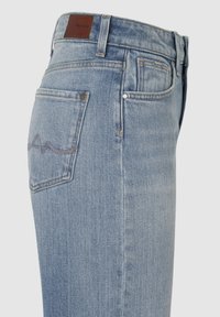 Thumbnail Image 8