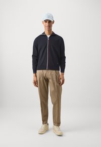 Tommy Hilfiger ZIP THROUGH - Cardigan - desert sky