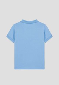 Lichtblauw katoenen poloshirt met een kraag, korte mouwen en een gladde textuur, met een eenvoudig, strak ontwerp aan de achterkant.