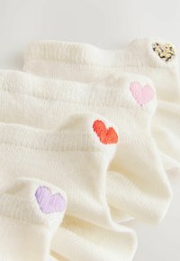 Next EMBROIDERED MOTIF 4 PACK - Sokken - ecru hearts