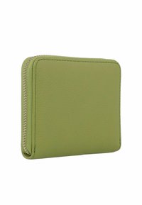 Portafoglio in pelle verde con una finitura testurizzata, forma rettangolare e chiusura con zip lungo il bordo superiore. Cuciture lisce lungo i bordi.