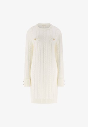 Chunky Kabelstrickkleid in Creme, mit Rundhalsausschnitt, zwei goldenen Knopfakzenten und gerippten Bündchen mit Knopfdetails.