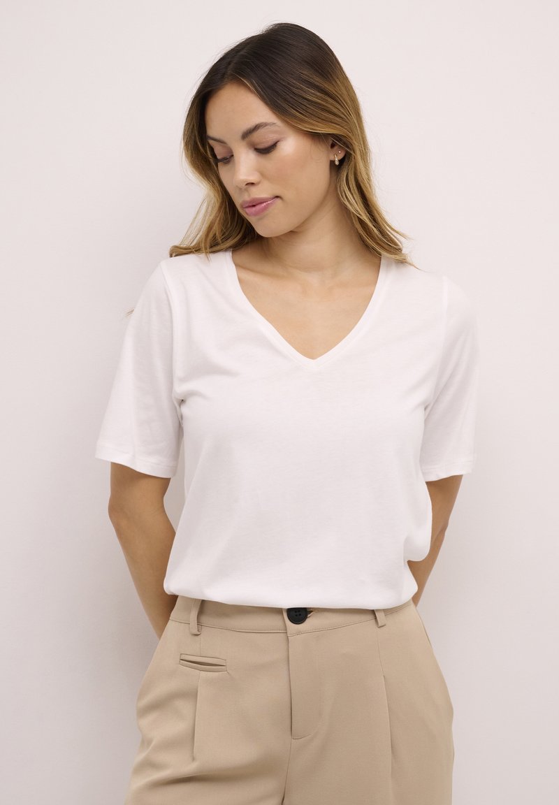 Culture Cilie Gith T-shirt - Spring Gardenina