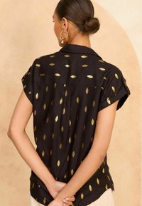 Love & Roses ROLL SLEEVE UTILITY - REGULAR FIT - Gombos blúz - black foil