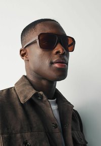 Next NAVIGATOR POLARISED- REGULAR FIT - Akiniai nuo saulės - light brown