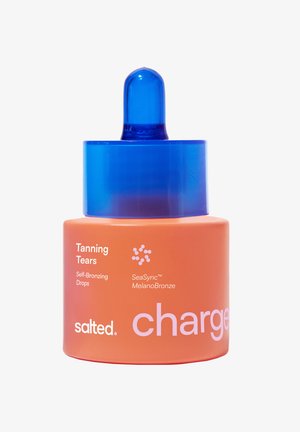 Orangene Flasche mit blauem Tropfer, beschriftet mit "Tanning Tears Self-Bronzing Drops" von Salted mit SeaSync MelanoBronze-Formel.