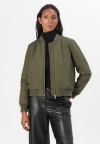 TOM TAILOR DENIM QUILTED BOMBER - Bomber Jacket - grape leaf green