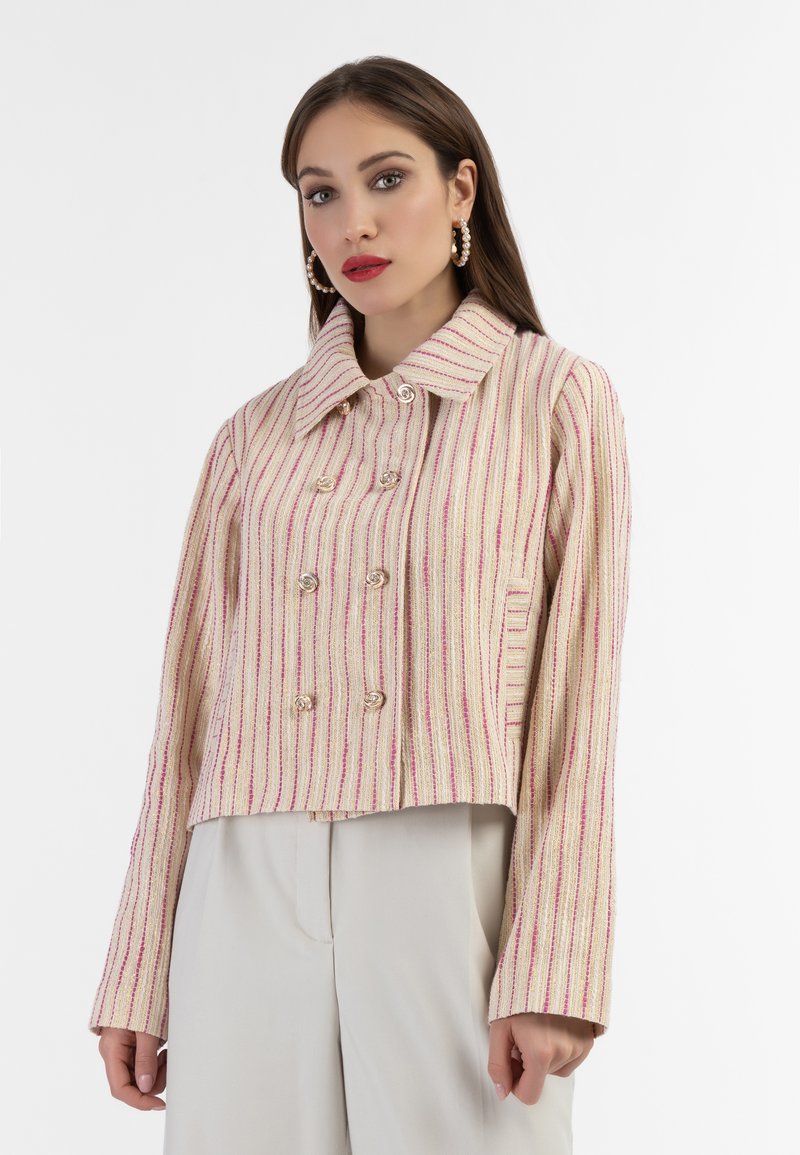 faina-kurze-carban-leichte-jacke-pink-wollweisser-streifen-pink