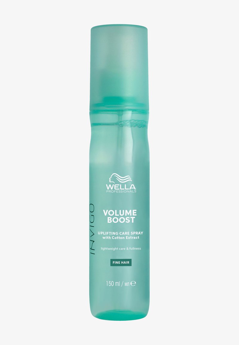 Flacon pulvérisateur turquoise de Wella Professionals Volume Boost spray de soin volumisant pour cheveux fins, 150 ml, avec extrait de coton.