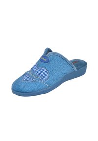 Zapatilla de tela azul con una superficie texturizada, presenta un diseño de corazón y un patrón a cuadros en azul y blanco, con una suela acolchada.